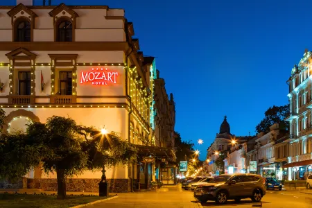 Mozart Hotel Отели рядом с достопримечательностью «Храм святого апостола Луки»