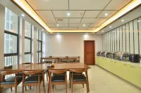 Lujiang County Hung Chun Garden Business Hotel