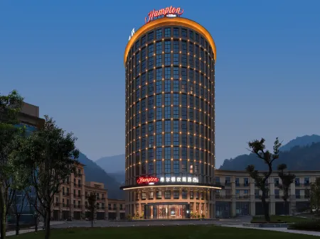 Hampton by Hilton Chongqing Qianjiang Отели рядом с достопримечательностью «Chongqing Vocational Institute of Tourism»
