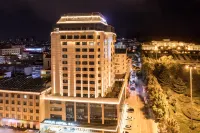 Atour Hotel Weihai Downtown Hotell i 