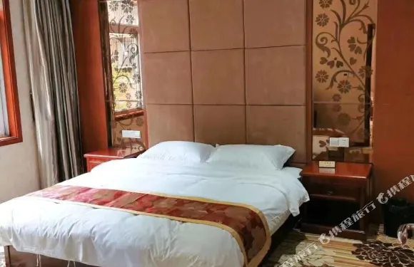 四面山伴山民宿