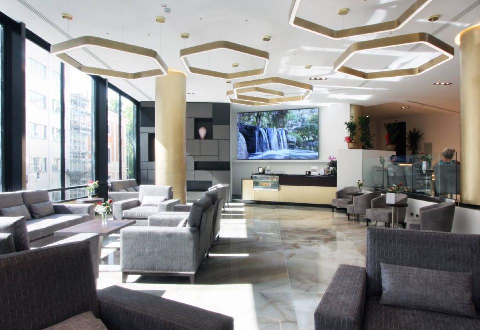 2. 더 하이브 호텔..