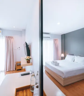 ห้องดีลักซ์ เตียงใหญ่ 1 เตียง