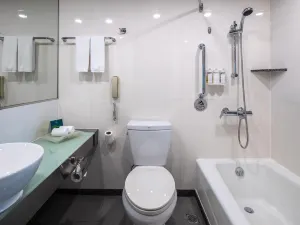 Holiday Inn Wuhan Riverisde