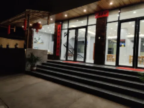 Yangshuojiangbian Inn