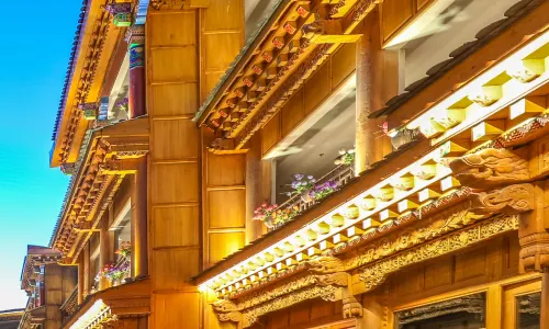 香格里拉第5顆隕石天魁ホテル（獨克宗古城）