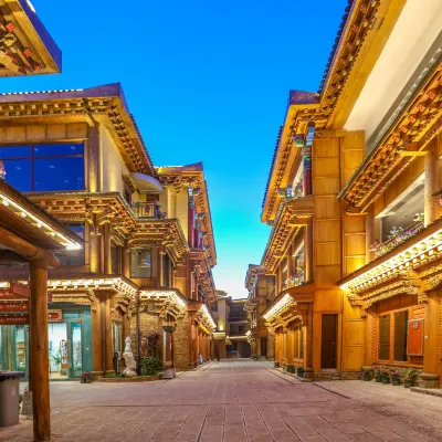 โรงแรมไฟฟ์ แอสเตอร์ลี่ สโตน เทียนคุ่ย (ร้านเมืองโบราณตูเก๋อจง แชงกรีลา) โรงแรมใกล้เมืองโบราณดุกซง
