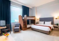 Hompton Hotel by The Beach