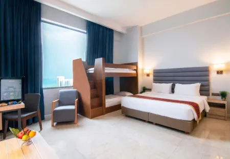 Hompton Hotel by The Beach