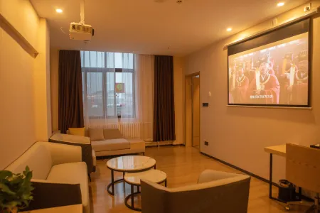 IU Hotel (Dongping Zhengwu Dating Dongshun Square)