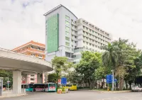 Shenzhen Jade Holiday Hotel (Luohu Port Shop) Hotel berhampiran Qiaoshe Shopping Mall