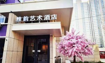 Yayun Art Hotel (Xinxianghe Normal University Wanda Plaza Branch)