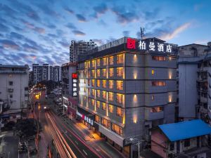 Baiman Hotel (Guilin Liangjiang Sihu Arctic Square Branch)