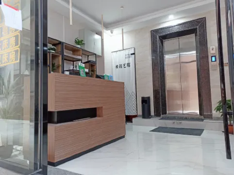 Lufeng Yingfei Art Hostel Apartment