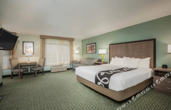 紐波特拉昆塔温德姆套房酒店