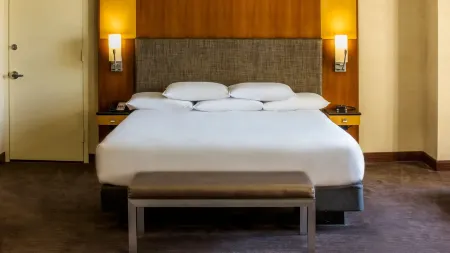 Hyatt Regency Chicago Отели рядом с достопримечательностью «Монаднок-билдинг»