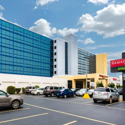 Ramada Plaza by Wyndham Virginia Beach Oceanfront Hotel berhampiran Taman Neptune