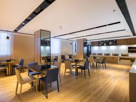 Echarm Hotel(Guangzhou Sunac Resort Longzhu Road) Отели рядом с достопримечательностью «The Yuen Yuen Taoist Temple Of Guangdong»