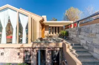 Designer Lake View Holiday