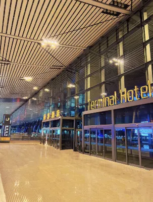 Terminal Hotel Hotel a Future Ark