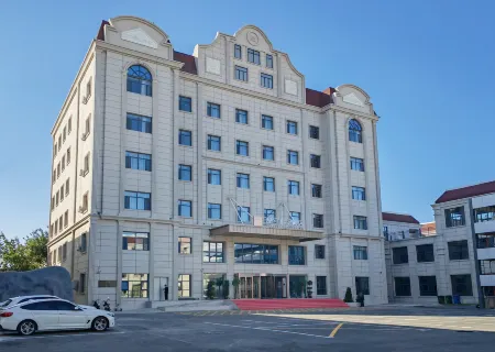 James Joyce Coffetel (Burqin Youyifeng Road) Отели рядом с достопримечательностью «Russian Customs Pedestrian Street»