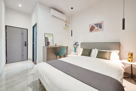 Duomei Light Luxury Apartment (Xiamen North Railway Station Shop)