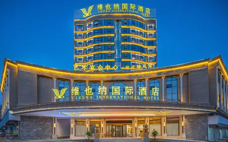 Vienna International Hotel (Nanfeng Judu Avenue) Отели рядом с достопримечательностью «Wanfu Ancient Temple»