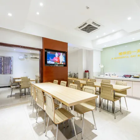 City Comfort Inn (Guangzhou Luyuan Road Taojin) Отели рядом с достопримечательностью «Торговый центр La Perle»