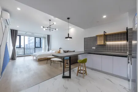 Shanghai Xiaomao Apartment Отели рядом с достопримечательностью «Shanghai Jiguang Polytechnic College»