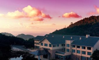 Shiniushan Summit Hotel