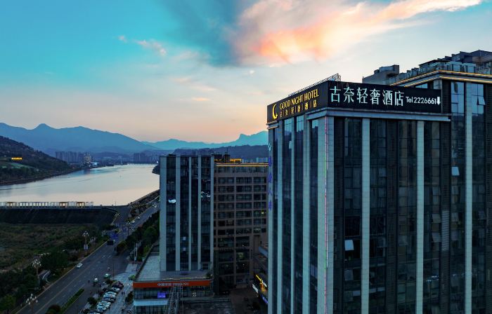 Gunai Light Luxury Hotel