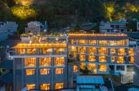 Shanheshi 360° Panoramic Skyview Guesthouse (Zhenyuan Ancient Town)