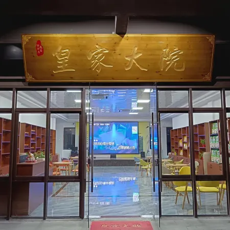 Royal Courtyard Homestay