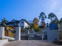Yunyun Yashe Hotel (Bodhi Mountain Park Branch, Wutongqiao District, Leshan) 小西湖周辺のホテル