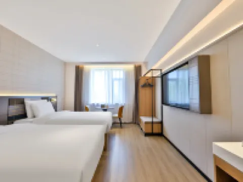 Homeinn Plus Hotel (Dunhua Hanzhang Avenue) Hotels near Zhengjue Temple