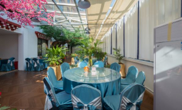 Deqin Jiatai Hotel (Wenshang Wealth Plaza Branch)