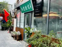 華逸輕宿飯店（ 鄭州記憶油化廠創意園店） 海滩寺附近的飯店