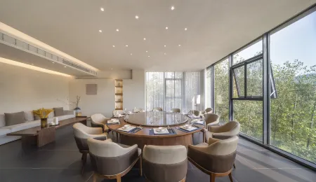 Yuanzing · Shiji Lingyeshe Hunting Hotel Отели рядом с достопримечательностью «Zuiweng Pavilion»