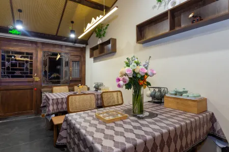 Pu she·Chinese style elegant courtyard vacation accommodation(Pingyao Scenic Area Store)