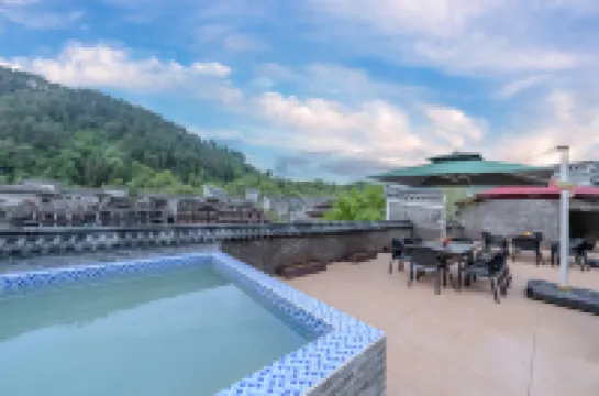 Fenghang Yiquan Riverside Hotel (Tuo River, Yunqiao) Hotels in Fenghuang