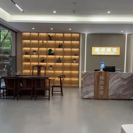 Longling Jinrun Hotel
