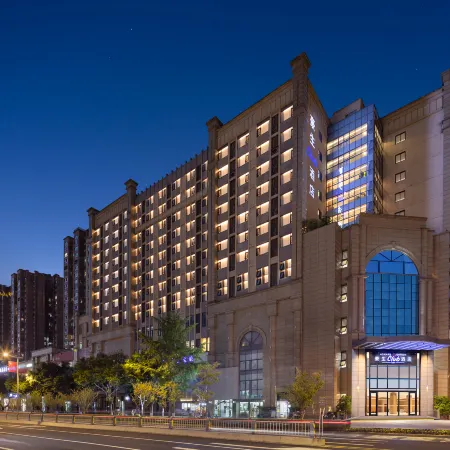 Howard Johnson Club Hotel (Global Center Branch), Chengdu Financial City Отели рядом с достопримечательностью «Глобальный центр «Новый век»»