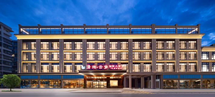 Xiaoxiang Yunmeng International Hotel (Tuojiang Branch, Fenghuang Ancient Town Scenic Area) Hoteles en Fenghuangxian
