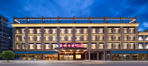 Xiaoxiang Yunmeng International Hotel (Fenghuang Ancient Town)