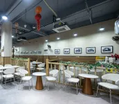 Young Lookingfor Hotel - Cheap