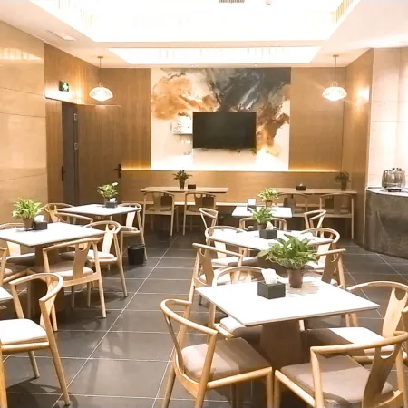QIANNA Hotel