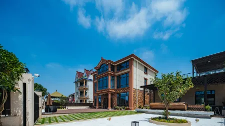 Floral Hotel· Shanghai Wuyu Suyue Hotel Отели рядом с достопримечательностью «Shanghai Astronomy Museum»