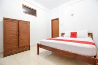 RedDoorz Plus Near Alun Alun Selatan Hotels in Kecamatan Mantrijeron