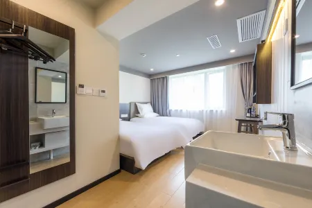 Hi Inn Hotel (Shanghai Xinzha Road Subway Station)
