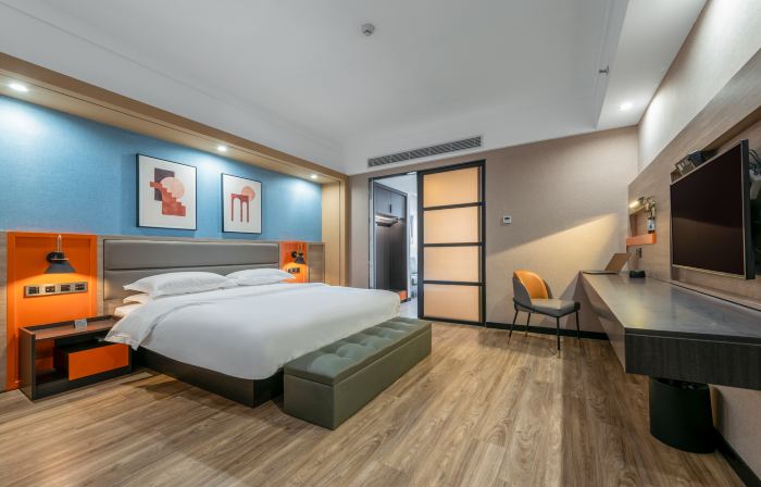 Qianyi Hotel (Yulin Jincheng Center Pedestrian Street Store)